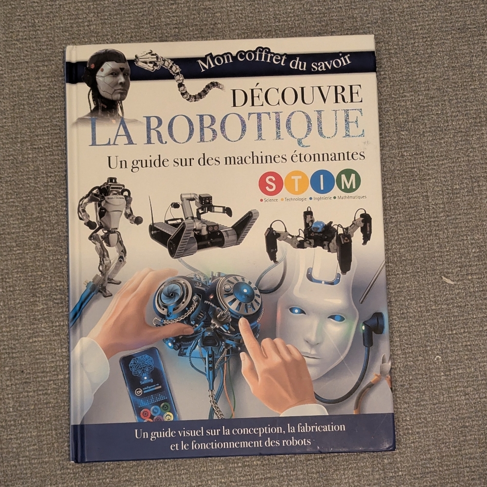 Découvre la robotique Hardcover Kids Book French STEM Science